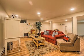 Traditional Martha's Vineyard Home w/ Porch & Yard