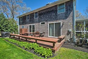 Traditional Martha's Vineyard Home w/ Porch & Yard