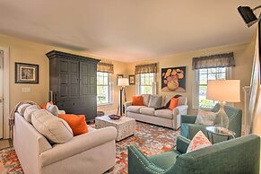 Traditional Martha's Vineyard Home w/ Porch & Yard