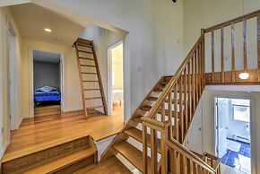 Multi-level Marion House: Loft, Deck + Ocean Views