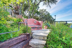 Exotic Home w/ Patio & Grill: Walk to Canyon Lake!