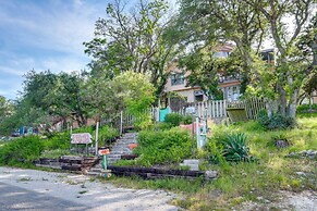 Exotic Home w/ Patio & Grill: Walk to Canyon Lake!