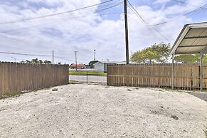 Aransas Pass Fishing Cottage ~ 9 Mi to Beach!