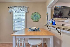 Fire Pit & Grill: Fishing Cottage in Aransas Pass!