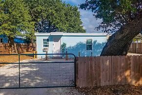 Fire Pit & Grill: Fishing Cottage in Aransas Pass!