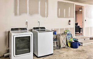 ~ 2 Mi to Pleasure Pier: Home in Galveston!