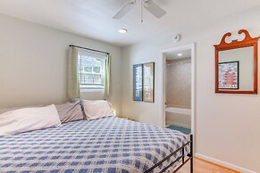 Private Beach Pass: Cozy Galveston Apartment!