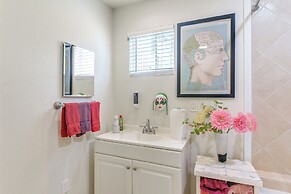 Private Beach Pass: Cozy Galveston Apartment!