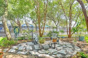 Private Beach Pass: Cozy Galveston Apartment!