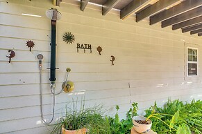 Private Beach Pass: Cozy Galveston Apartment!