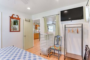 Private Beach Pass: Cozy Galveston Apartment!