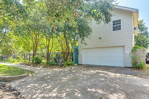 Private Beach Pass: Cozy Galveston Apartment!