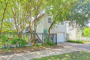 Private Beach Pass: Cozy Galveston Apartment!