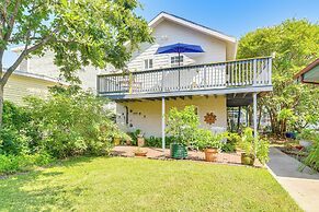 Private Beach Pass: Cozy Galveston Apartment!