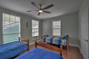 Home w/ Patio & Grill: 2 Mi to Galveston Seawall!