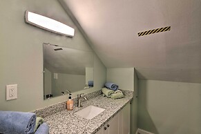 Home w/ Patio & Grill: 2 Mi to Galveston Seawall!