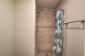 Home w/ Patio & Grill: 2 Mi to Galveston Seawall!