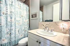 Beachfront Condo w/ Pool in Galveston!