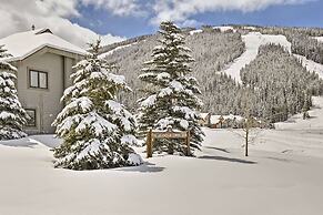 Walk to Ski Lift: Copper Mountain Home w/ Hot Tub