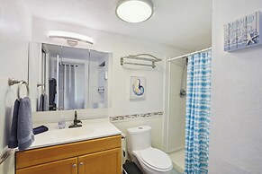 Airy Kailua-kona Condo < 1 Mi to Beach + Town