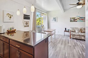 Airy Kailua-kona Condo < 1 Mi to Beach + Town