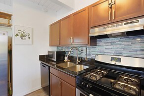 Airy Kailua-kona Condo < 1 Mi to Beach + Town