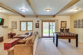 Scenic Forest Lodge Outside Glacier National Park!