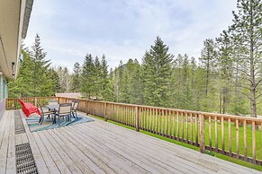 Scenic Forest Lodge Outside Glacier National Park!