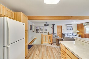 Scenic Forest Lodge Outside Glacier National Park!