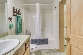 Scenic Forest Lodge Outside Glacier National Park!