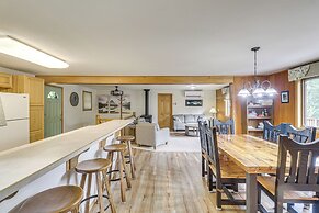 Scenic Forest Lodge Outside Glacier National Park!