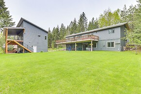 Scenic Forest Lodge Outside Glacier National Park!