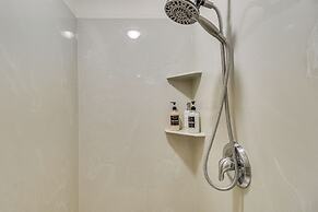 Scenic Forest Lodge Outside Glacier National Park!