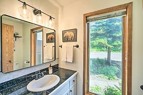 Ski-in/ski-out Lutsen Retreat w/ Pool Access!