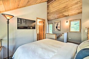 Ski-in/ski-out Lutsen Retreat w/ Pool Access!