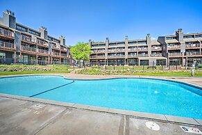 Ski-in/ski-out Lutsen Retreat w/ Pool Access!