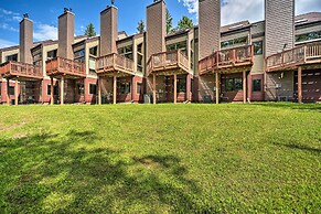 Ski-in/ski-out Lutsen Retreat w/ Pool Access!