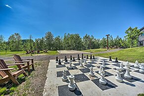 Ski-in/ski-out Lutsen Retreat w/ Pool Access!