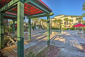 Lake-view Condo w/ Pool Access: 6 Mi to Disney!