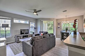 Lake-view Condo w/ Pool Access: 6 Mi to Disney!