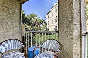 Lake-view Condo w/ Pool Access: 6 Mi to Disney!