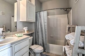 Lake-view Condo w/ Pool Access: 6 Mi to Disney!