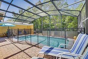 8 Mi to Disney: Villa w/ Screened Pool & Lanai