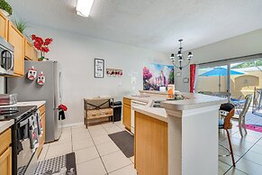 8 Mi to Disney: Villa w/ Screened Pool & Lanai