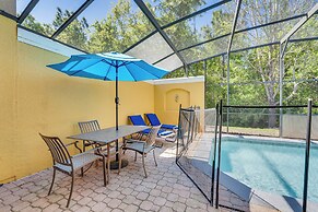 8 Mi to Disney: Villa w/ Screened Pool & Lanai