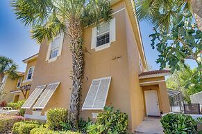 8 Mi to Disney: Villa w/ Screened Pool & Lanai