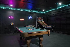 All-encompassing Retreat w/ Pool & Game Room!