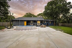 All-encompassing Retreat w/ Pool & Game Room!