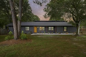 All-encompassing Retreat w/ Pool & Game Room!