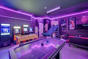 Pool, Themed Rooms & Arcade: Disney Escape